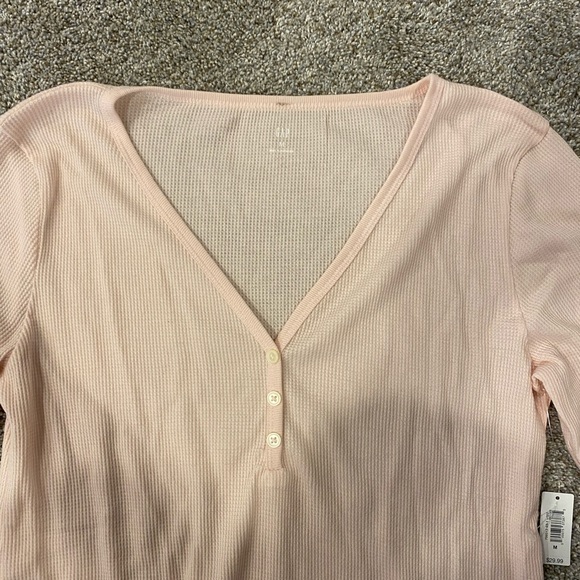 Women’s Pink Gap Long Sleeve Tee - Picture 2 of 7